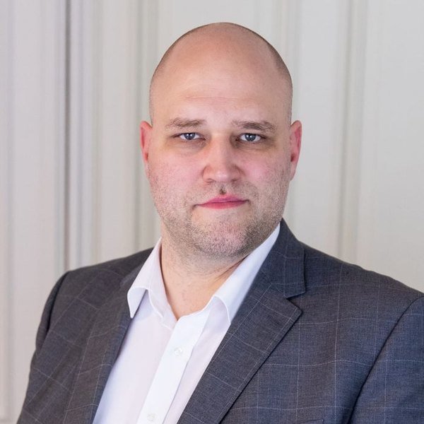 Prof. Tobias Noll